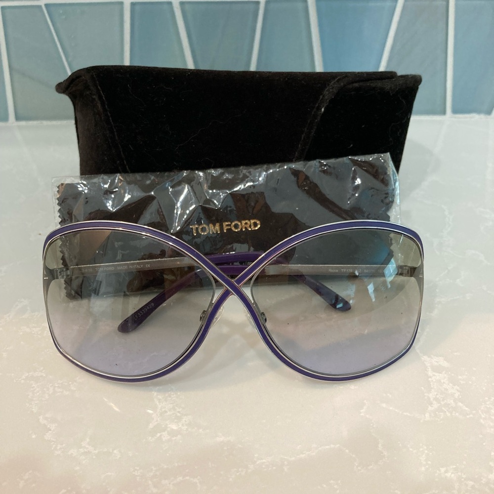 Tom Ford Sunglasses stunning 🤩 originally $500 barely worn